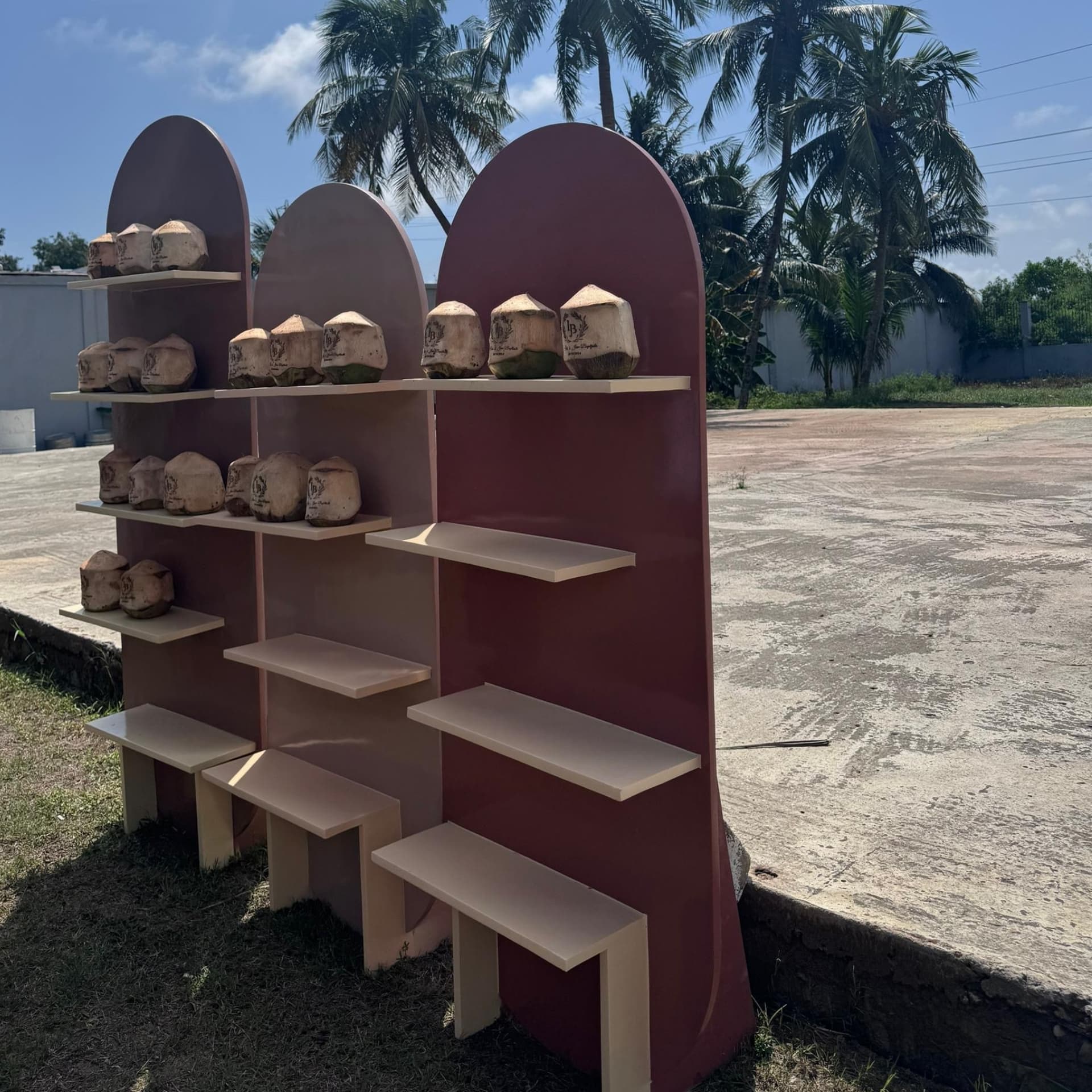 MEUBLE À ETAGERES 2