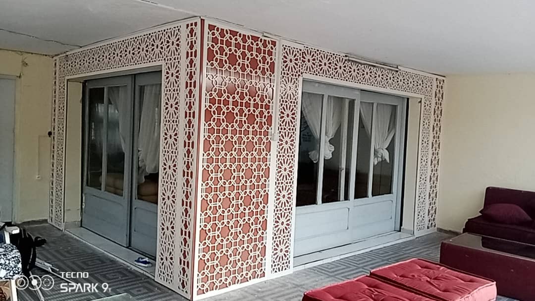 Revêtements muraux et éléments architecturaux décoratifs - Photo 1